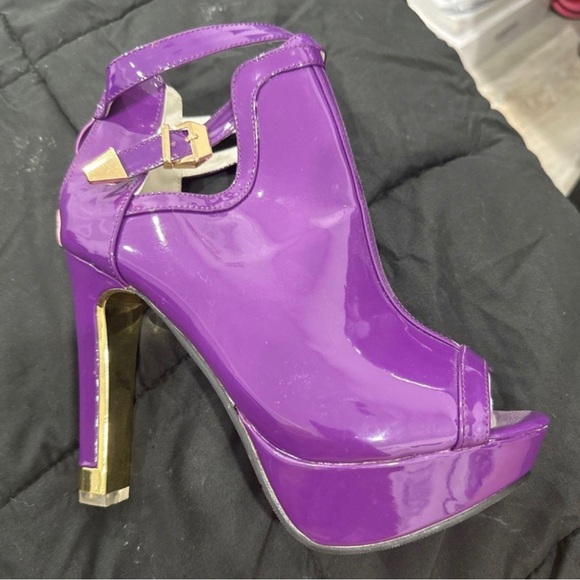 Ankle Heels - Picture 1 of 4